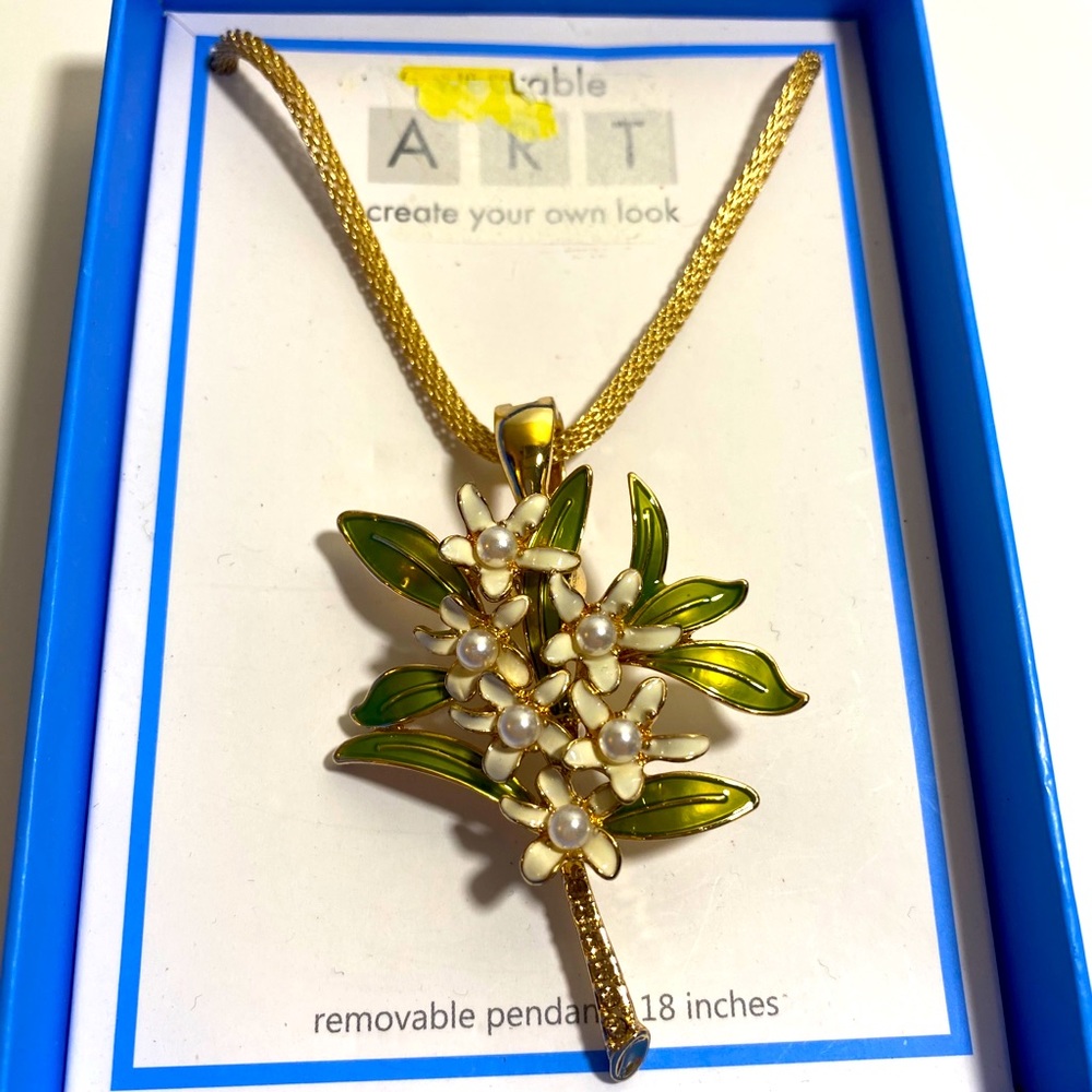 ❤️ 3/20 Floral Costume Necklace
